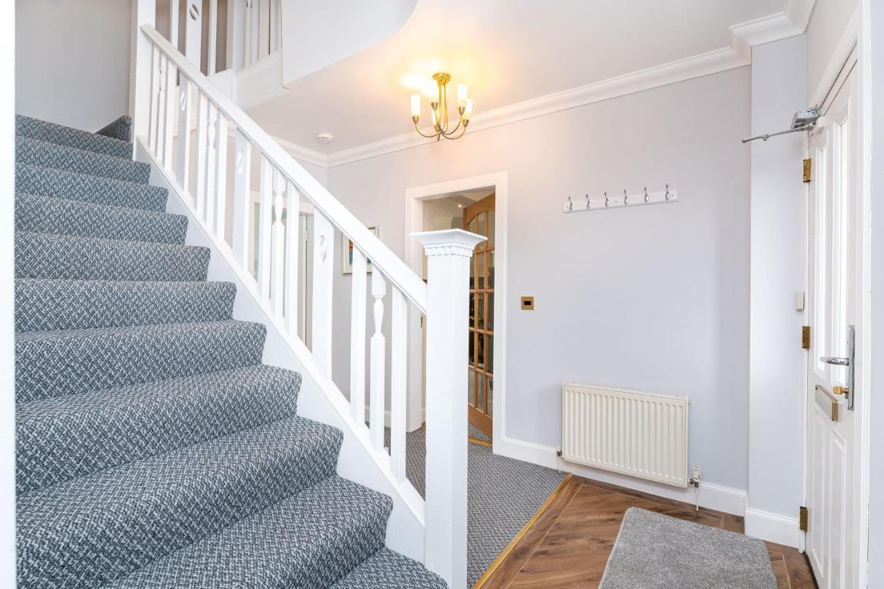 NEW Four Bedroom House - all rooms ensuite Stirling Buitenkant foto