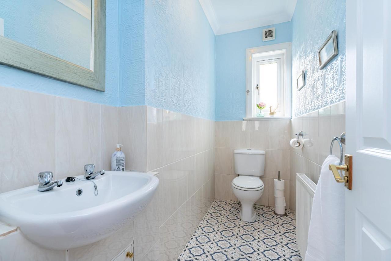 NEW Four Bedroom House - all rooms ensuite Stirling Buitenkant foto
