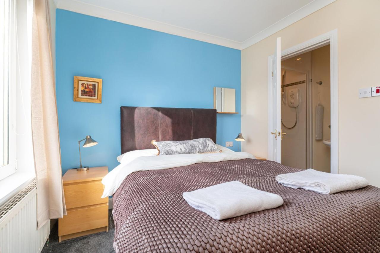 NEW Four Bedroom House - all rooms ensuite Stirling Buitenkant foto