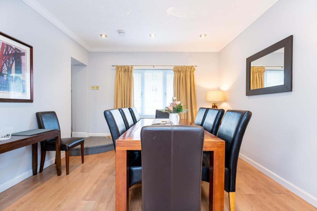 NEW Four Bedroom House - all rooms ensuite Stirling Buitenkant foto