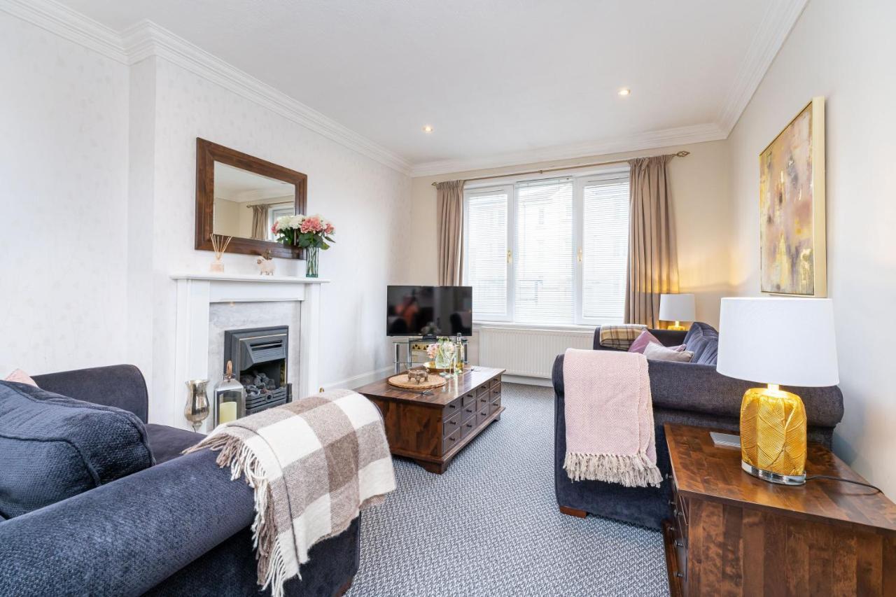 NEW Four Bedroom House - all rooms ensuite Stirling Buitenkant foto