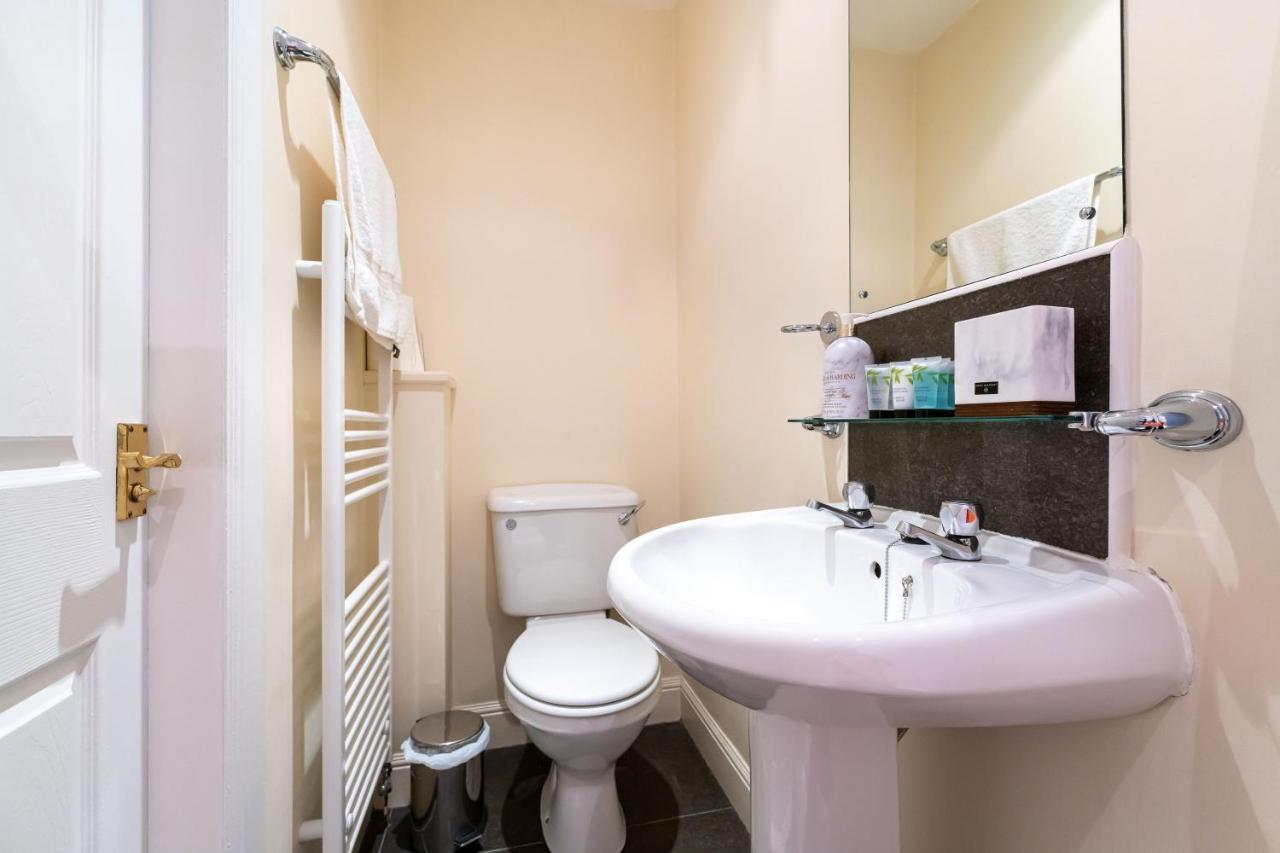NEW Four Bedroom House - all rooms ensuite Stirling Buitenkant foto