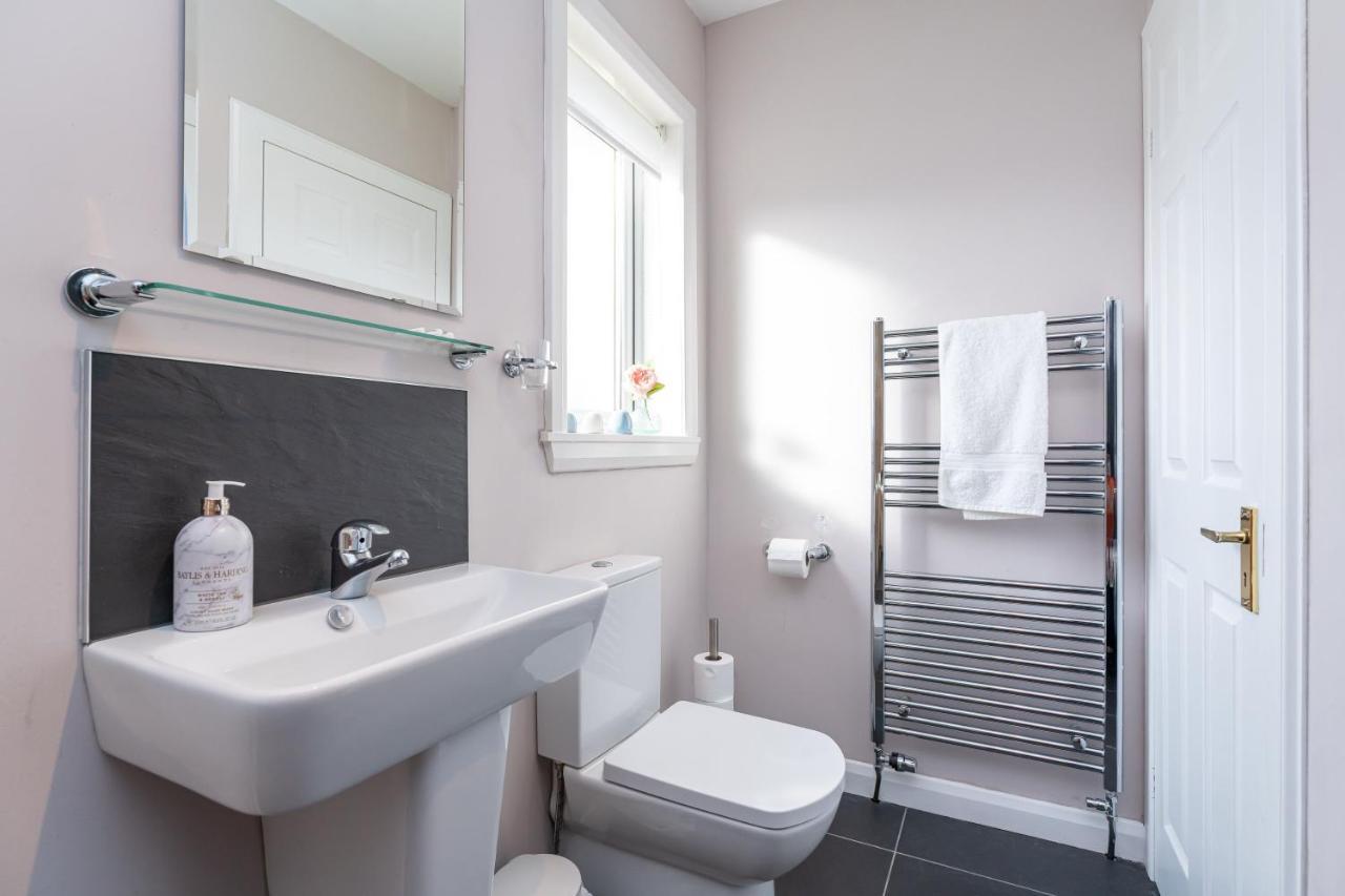 NEW Four Bedroom House - all rooms ensuite Stirling Buitenkant foto