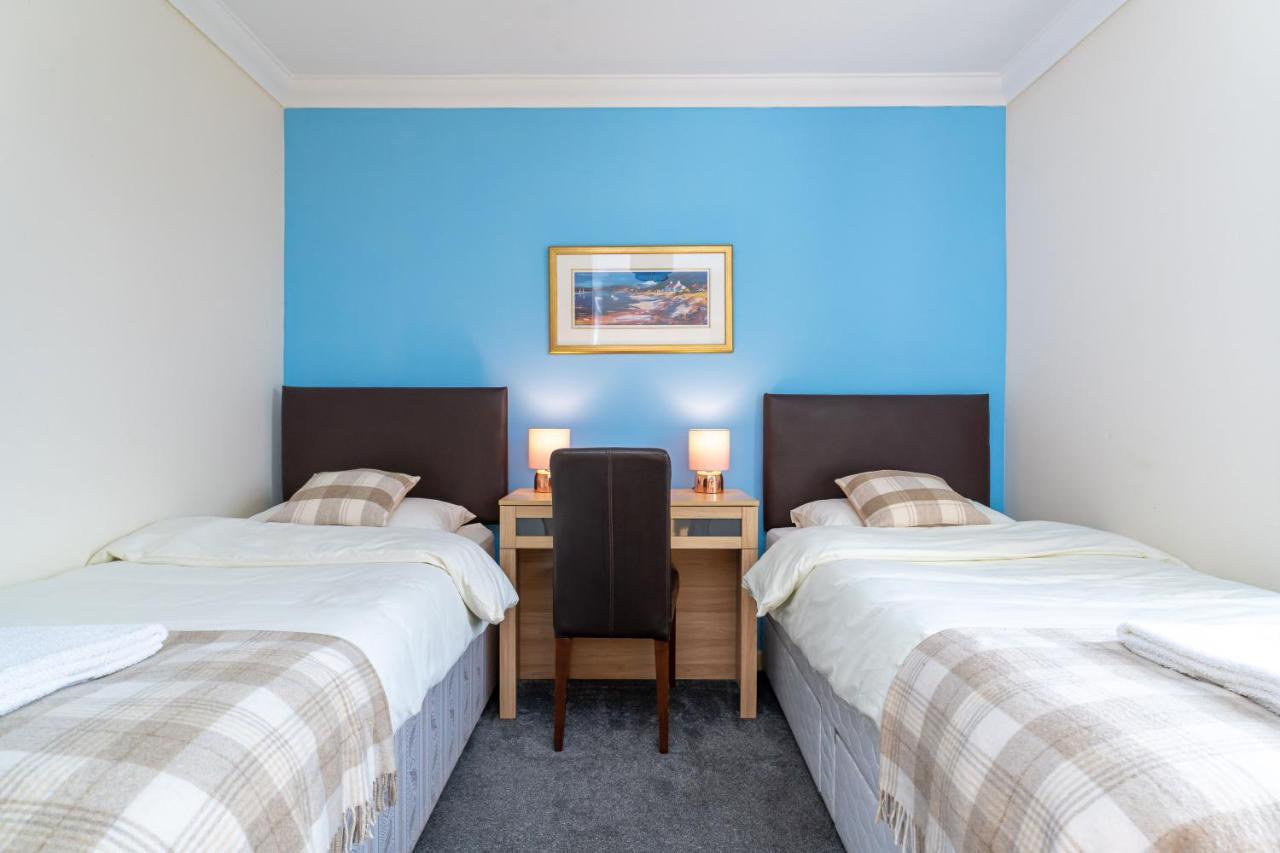 NEW Four Bedroom House - all rooms ensuite Stirling Buitenkant foto