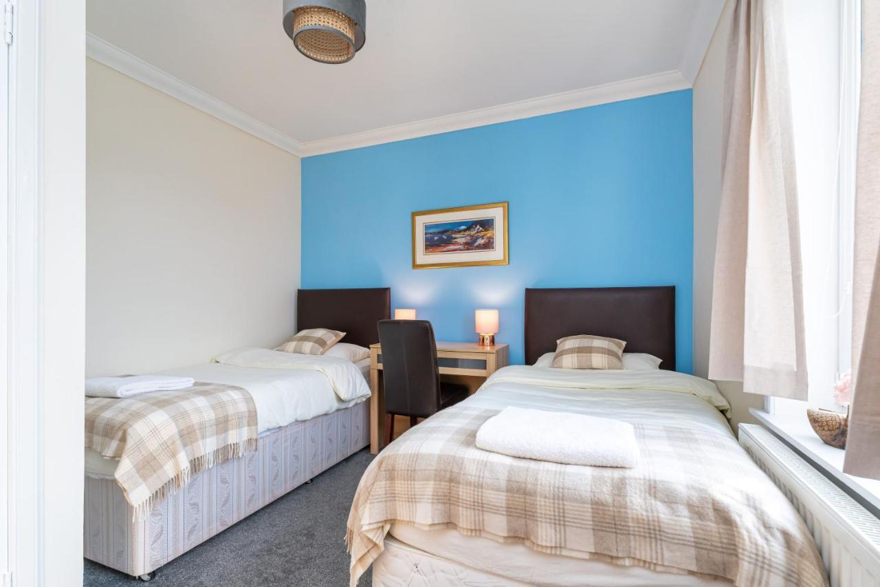 NEW Four Bedroom House - all rooms ensuite Stirling Buitenkant foto