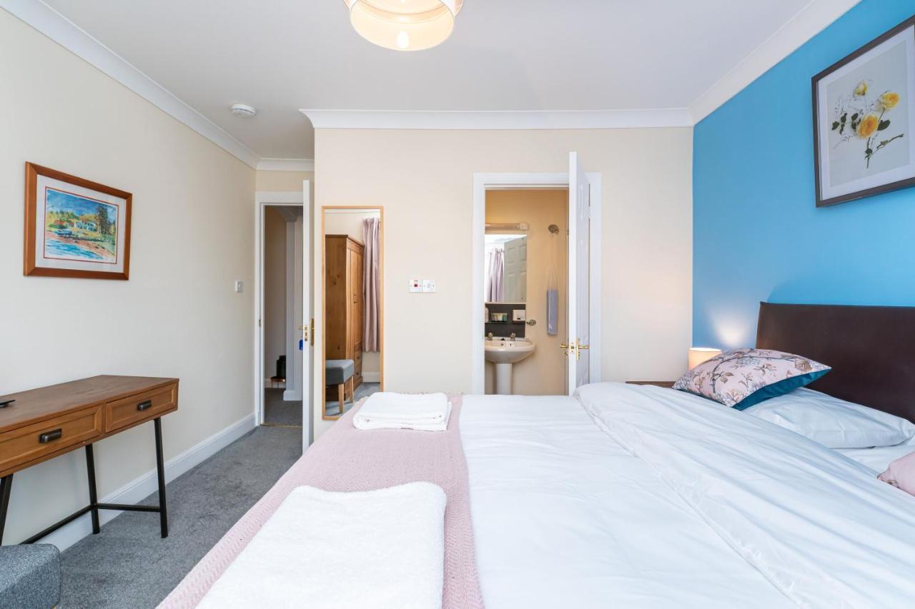 NEW Four Bedroom House - all rooms ensuite Stirling Buitenkant foto